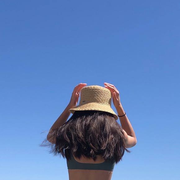 Meet your Posher, Stephanie - Picture 2 of 2